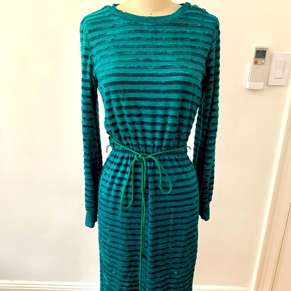 Vintage 70s Long Sleeves Emerald Green Poly Velour Dress with Tie Size Small.